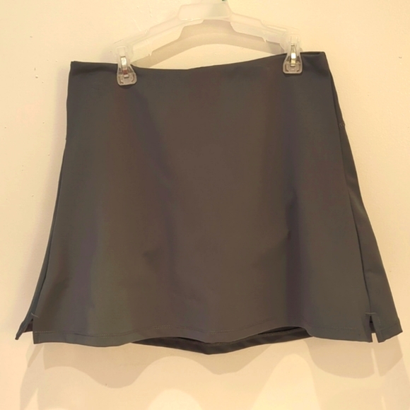 Zobha athletic skort skirt with shorts, flare, sage green, S - Picture 1 of 6